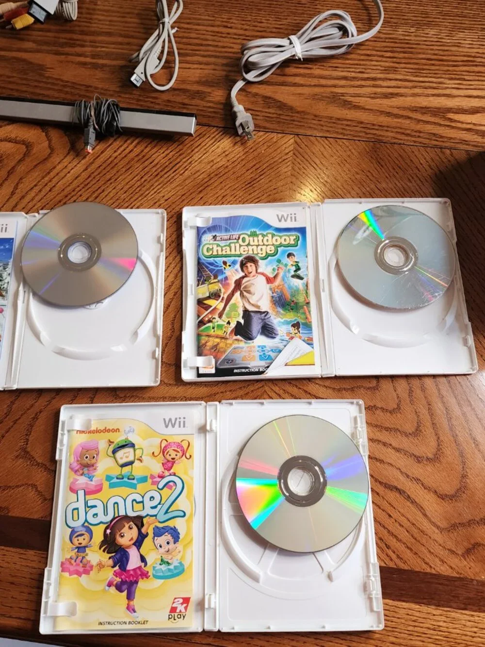 Nintendo Wii RVL-001 Console with 3 Games, Sensor, AV Cable & AC Adaptor